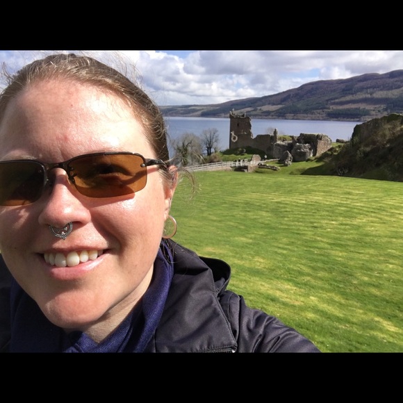 Meet your Posher, Laura - Picture 1 of 1